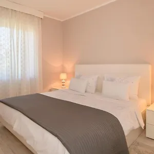 Dora Apartment